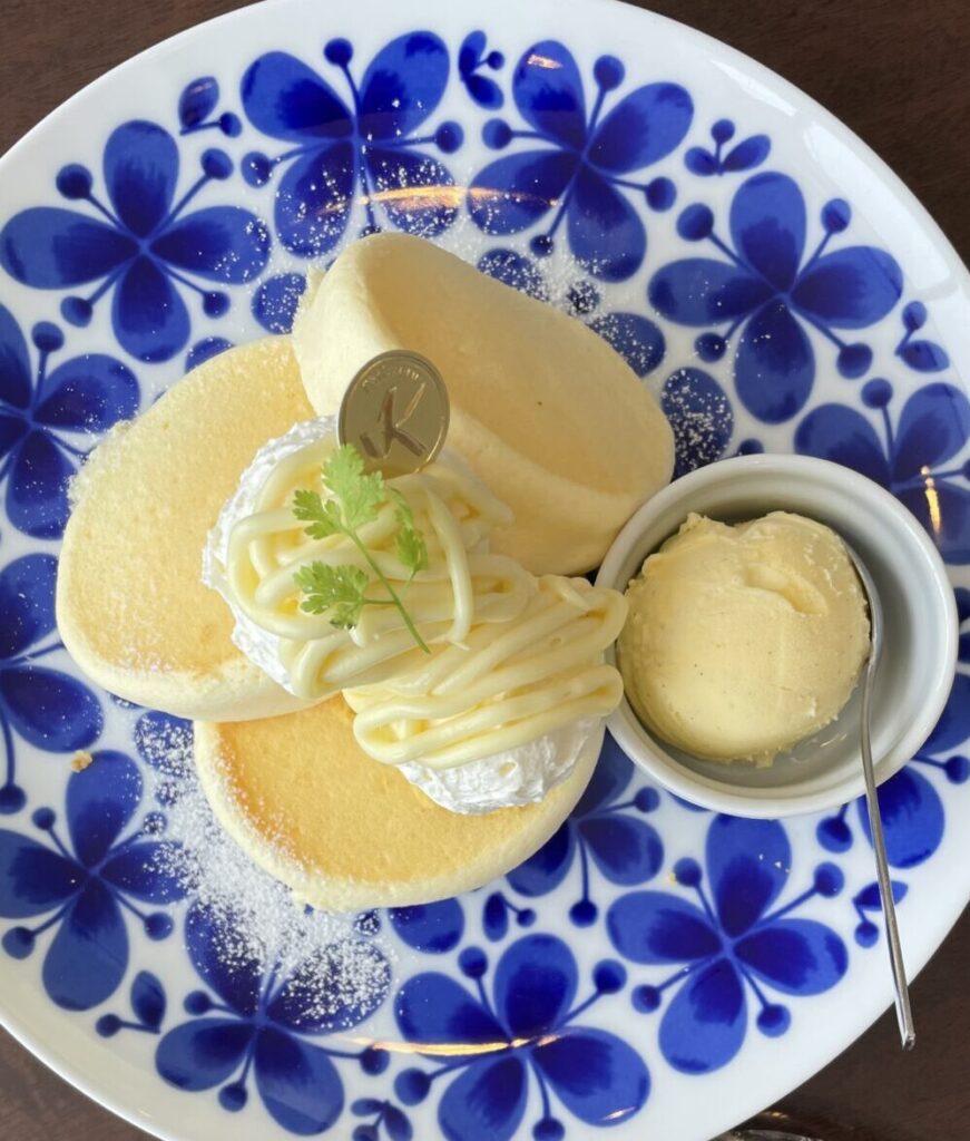 KANON PANCAKES　ホワイトチョコソースとブルーベリー