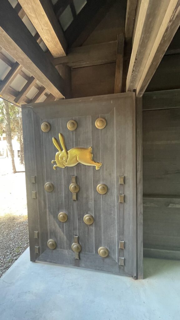 帯廣神社 金のうさぎ