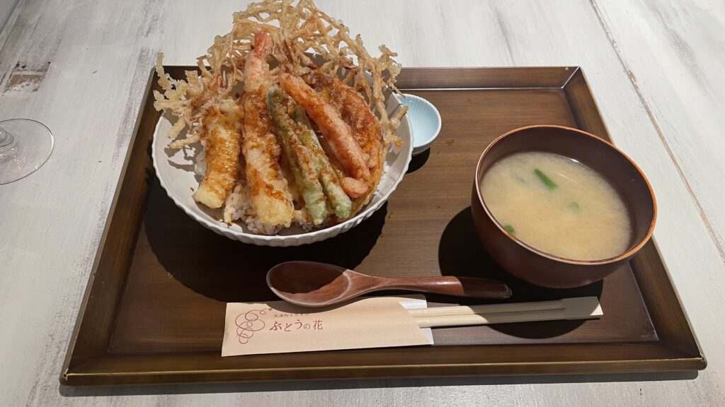 天ぷらとワインぶどうの花　天丼