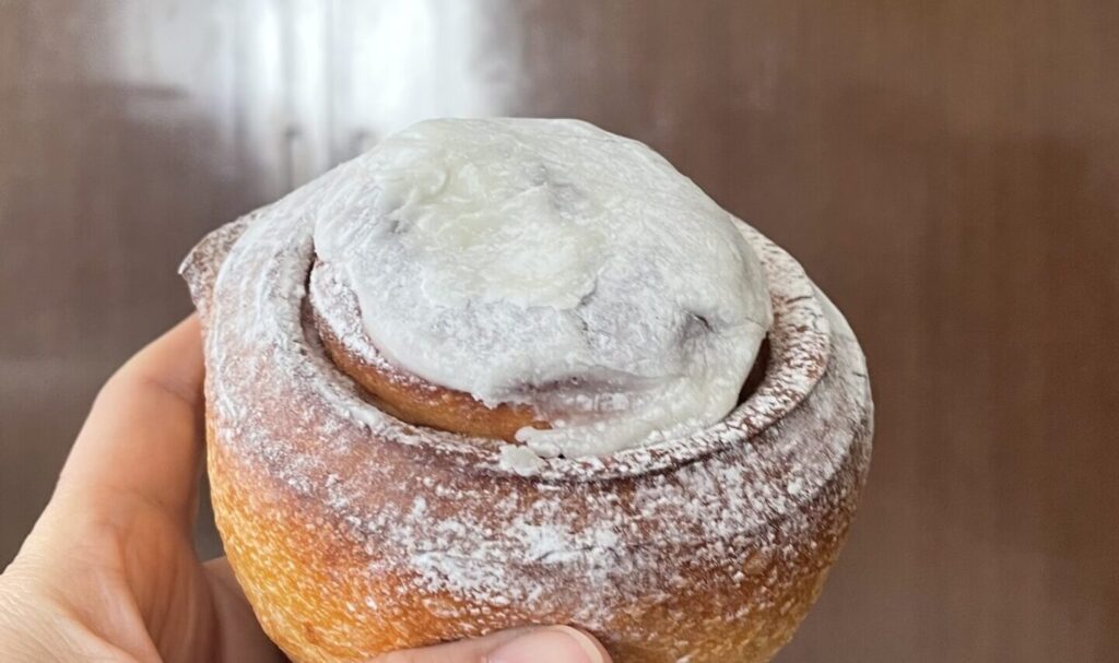 adex BAKERY クラッシックシナモンロール