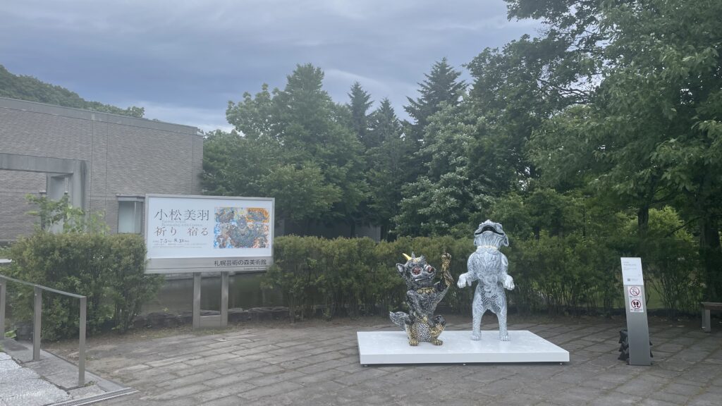 小松美羽祈り宿る屋外展示
