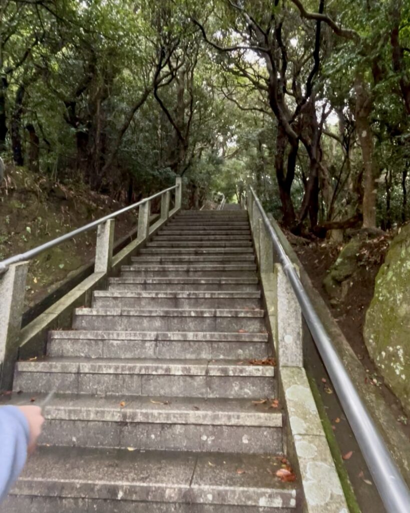 鋸山浅間神社へ続く階段